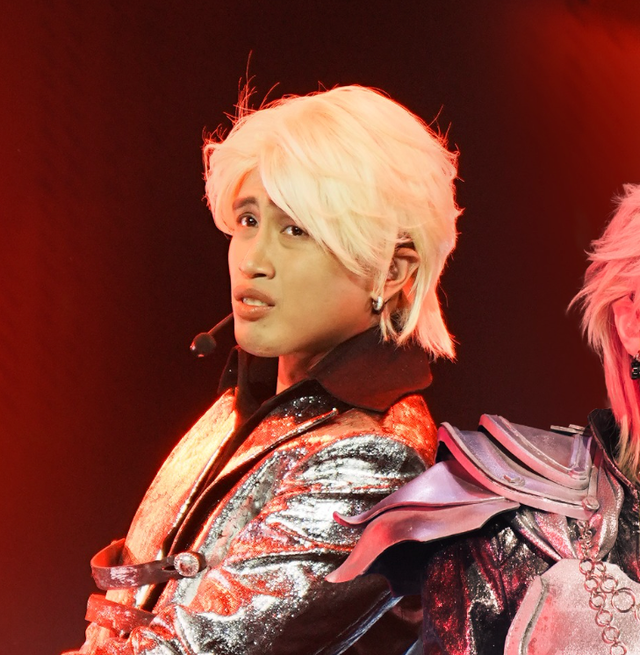 Anh trai say hi mang phong cách Y2K trở lại trong Livestage 3  - Ảnh 3.