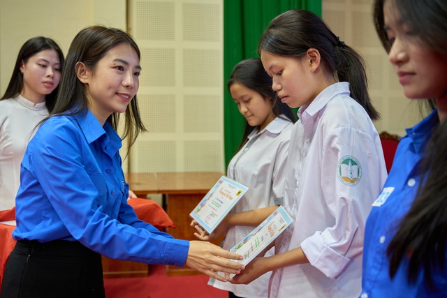 Xúc động trước những ước mơ giản dị của học trò Thanh Hoá sau ngày mưa bão - Ảnh 4.