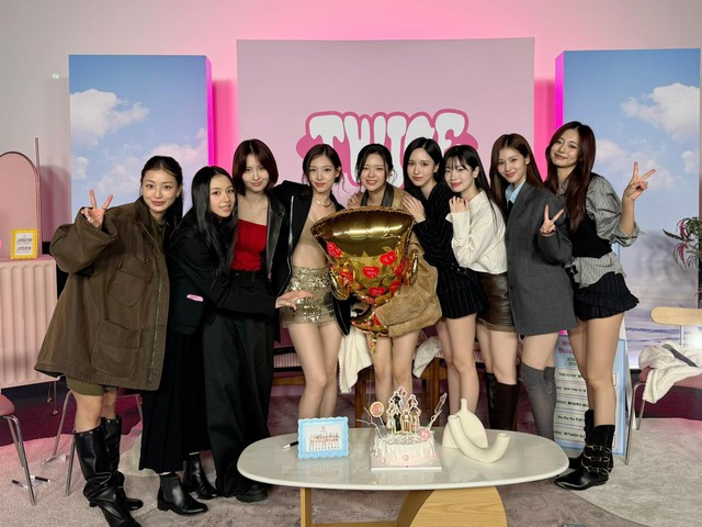 Suzy, Lee Do Hyun đóng MV; Jisoo và TWICE lập kỷ lục Billboard - Ảnh 2.