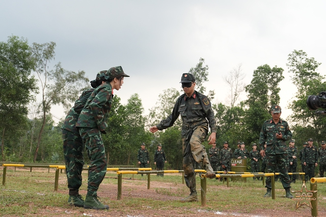 Sao nhập ngũ tập 12: Chi Pu bật khóc khi gặp 'người đặc biệt' tại thao trường - Ảnh 3.