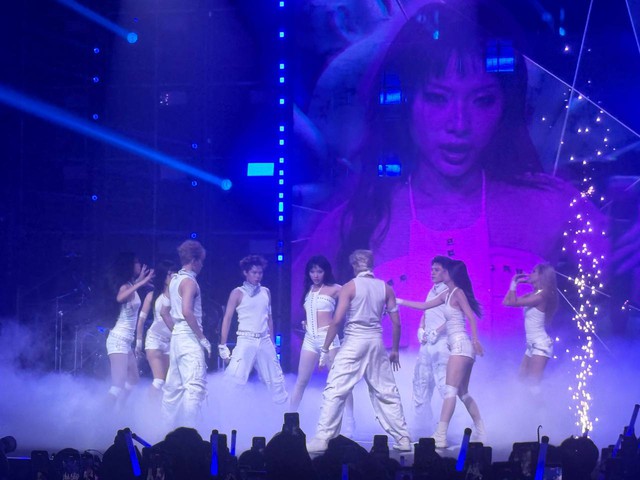 Em xinh Mỹ Mỹ bùng nổ với fancon đầu tiên trong sự nghiệp- Ảnh 1. Em xinh Mỹ Mỹ bùng nổ với fancon đầu tiên trong sự nghiệp- Ảnh 1.