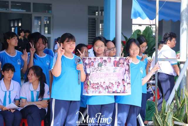 Bữa tiệc âm nhạc đầy màu sắc của học trò Trường THPT Linh Trung - Ảnh 16.