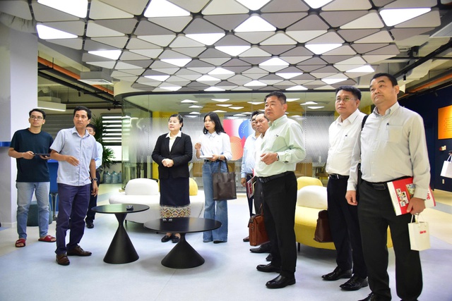 Lao media delegation visits Tuoi Tre to study digital transformation- Ảnh 3. Lao media delegation visits Tuoi Tre to study digital transformation- Ảnh 3.