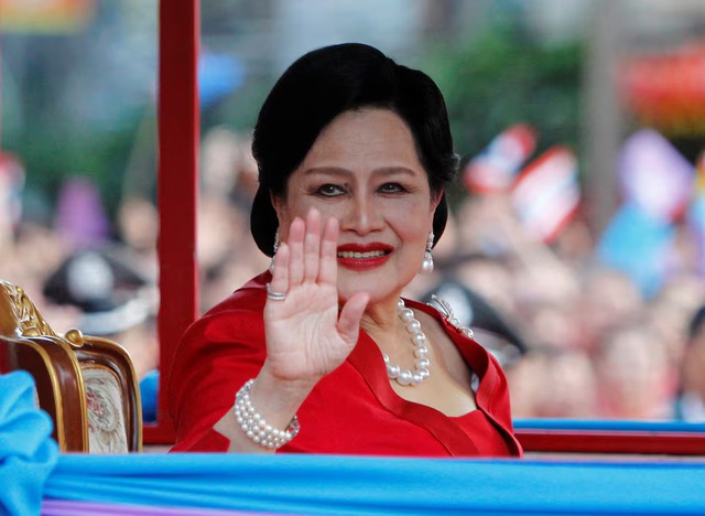 Thailand's Queen Mother Sirikit, influential style icon, dies at 93 - Ảnh 1. Thailand's Queen Mother Sirikit, influential style icon, dies at 93 - Ảnh 1.