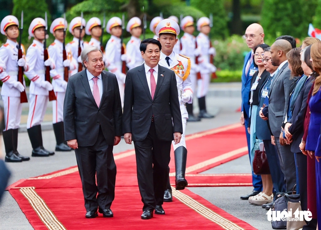 Vietnamese state president welcomes UN Secretary-General in Hanoi - Ảnh 1.