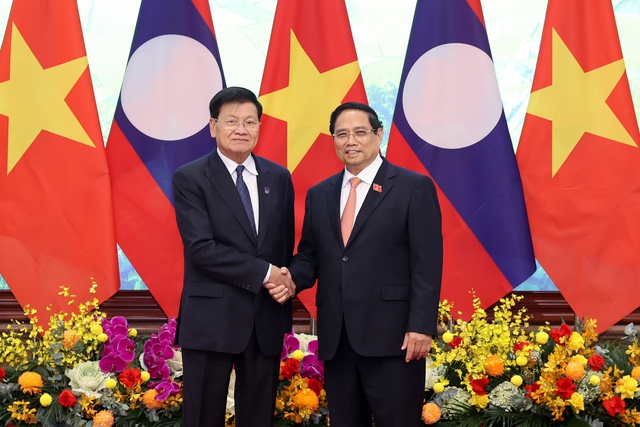 Top Lao leader visits Vietnam for Hanoi Convention signing ceremony - Ảnh 1.
