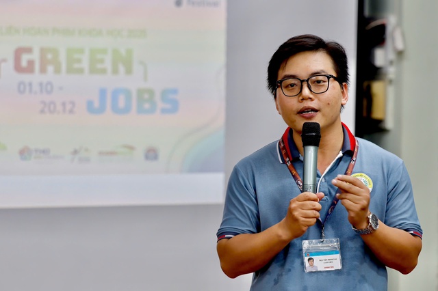 Teen Trường THPT Nguyễn Công Trứ khám phá khoa học qua buổi xem phim hấp dẫn - Ảnh 1.