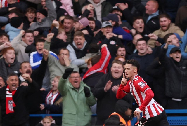 Champions Liverpool lose again, Man United into top four- Ảnh 2. Champions Liverpool lose again, Man United into top four- Ảnh 2.