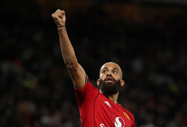 Champions Liverpool lose again, Man United into top four- Ảnh 5. Champions Liverpool lose again, Man United into top four- Ảnh 5.