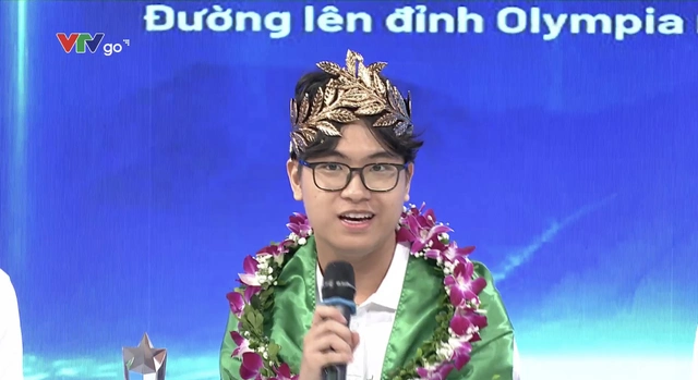 Người đồng hành đặc biệt của quán quân Đường lên đỉnh Olympia 2025- Ảnh 1. Người đồng hành đặc biệt của quán quân Đường lên đỉnh Olympia 2025- Ảnh 1.