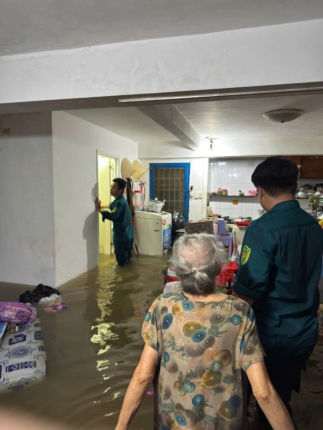 Record floods in Ho Chi Minh City, southern Vietnam kill 1; submerge homes, crops- Ảnh 3. Record floods in Ho Chi Minh City, southern Vietnam kill 1; submerge homes, crops- Ảnh 3.