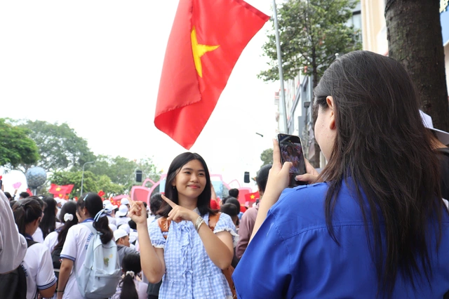 Học trò Đồng Tháp cổ vũ Nhựt Lam chinh phục Đường lên đỉnh Olympia 2025- Ảnh 6. Học trò Đồng Tháp cổ vũ Nhựt Lam chinh phục Đường lên đỉnh Olympia 2025- Ảnh 6.