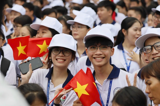 Học trò Đồng Tháp cổ vũ Nhựt Lam chinh phục Đường lên đỉnh Olympia 2025- Ảnh 7. Học trò Đồng Tháp cổ vũ Nhựt Lam chinh phục Đường lên đỉnh Olympia 2025- Ảnh 7.
