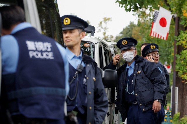 Trump heads to Tokyo for trade, security talks before Xi summit- Ảnh 1. Trump heads to Tokyo for trade, security talks before Xi summit- Ảnh 1.