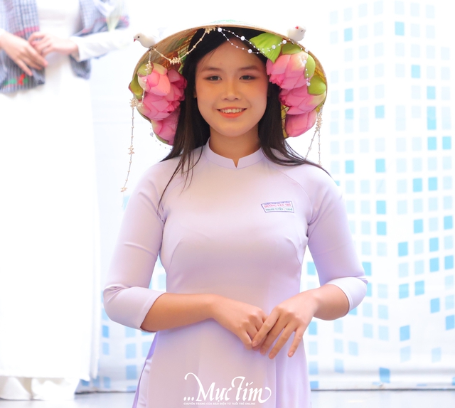 Nét duyên dáng của nữ sinh Trường THPT Dương Văn Thì trong tà áo dài trắng tinh khôi - Ảnh 6.