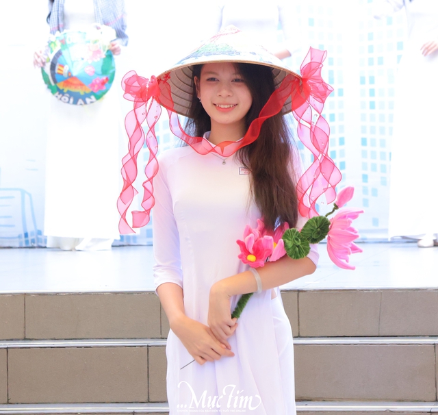 Nét duyên dáng của nữ sinh Trường THPT Dương Văn Thì trong tà áo dài trắng tinh khôi - Ảnh 7.