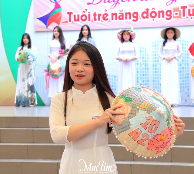 Nét duyên dáng của nữ sinh Trường THPT Dương Văn Thì trong tà áo dài trắng tinh khôi - Ảnh 8.