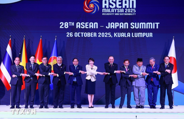 Vietnam’s premier attends ASEAN summits with US, Japan, India
- Ảnh 1. Vietnam’s premier attends ASEAN summits with US, Japan, India
- Ảnh 1.