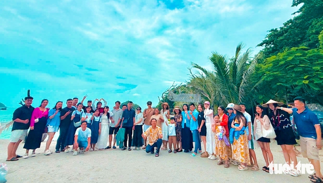 Vietnam’s islanders wait decades for power as tourism outpaces electricity- Ảnh 3. Vietnam’s islanders wait decades for power as tourism outpaces electricity- Ảnh 3.