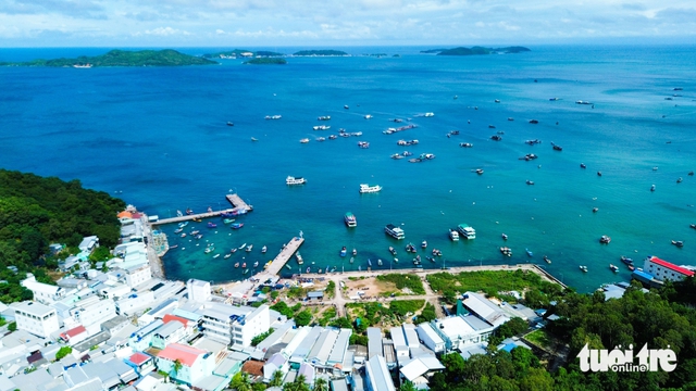 Vietnam’s islanders wait decades for power as tourism outpaces electricity- Ảnh 1. Vietnam’s islanders wait decades for power as tourism outpaces electricity- Ảnh 1.