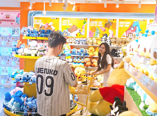 Chinese brands flood Vietnamese market
- Ảnh 2.