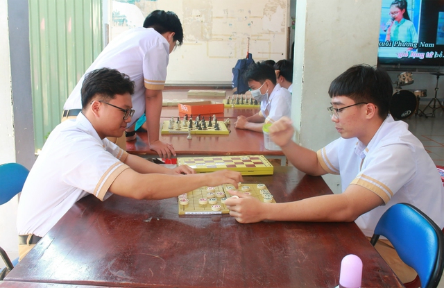 Giờ ra chơi vui như hội của học trò Trường THPT Võ Trường Toản- Ảnh 2. Giờ ra chơi vui như hội của học trò Trường THPT Võ Trường Toản- Ảnh 2.