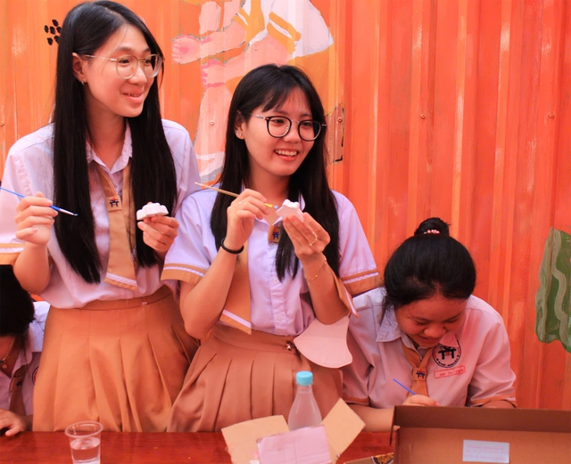 Giờ ra chơi vui như hội của học trò Trường THPT Võ Trường Toản- Ảnh 5. Giờ ra chơi vui như hội của học trò Trường THPT Võ Trường Toản- Ảnh 5.