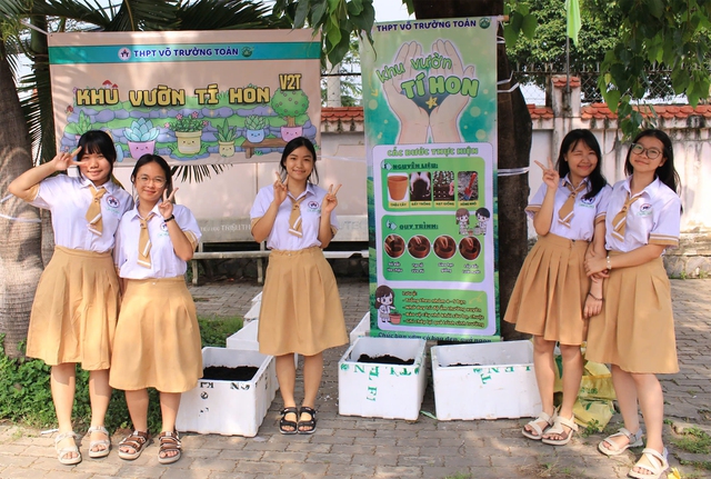 Giờ ra chơi vui như hội của học trò Trường THPT Võ Trường Toản- Ảnh 6. Giờ ra chơi vui như hội của học trò Trường THPT Võ Trường Toản- Ảnh 6.