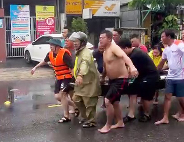 4 dead, 4 critically injured after generator fumes poison family in Da Nang- Ảnh 1.