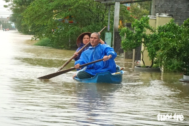Floods kill at least 9, leave 5 missing in central Vietnam - Ảnh 1. Floods kill at least 9, leave 5 missing in central Vietnam - Ảnh 1.