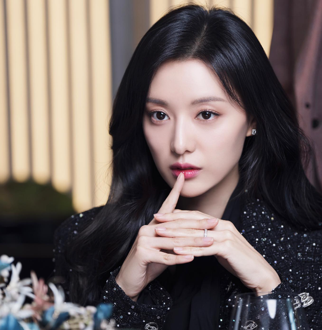 Kim Ji Won đàm phán phim mới; Stray Kids hợp tác với DJ Snake - Ảnh 1.