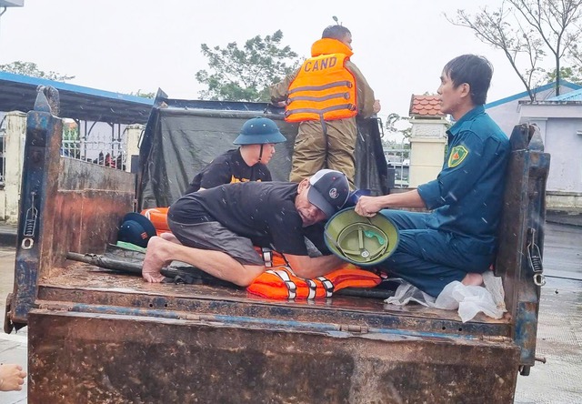 4 dead, 4 critically injured after generator fumes poison family in Da Nang- Ảnh 2.