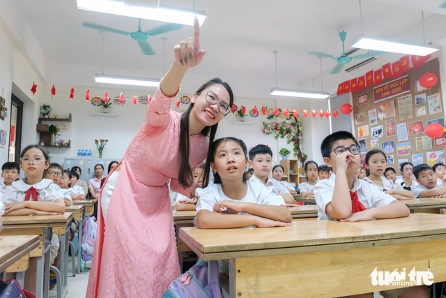 Vietnam to make English compulsory subject from first grade under 20-year plan- Ảnh 1. Vietnam to make English compulsory subject from first grade under 20-year plan- Ảnh 1.