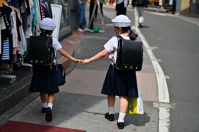 Record 350,000 students refuse to go to school in Japan in FY 2024- Ảnh 1.