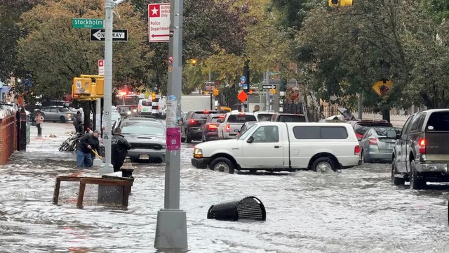 Heavy rains in New York kill 2, disrupt flights- Ảnh 1. Heavy rains in New York kill 2, disrupt flights- Ảnh 1.