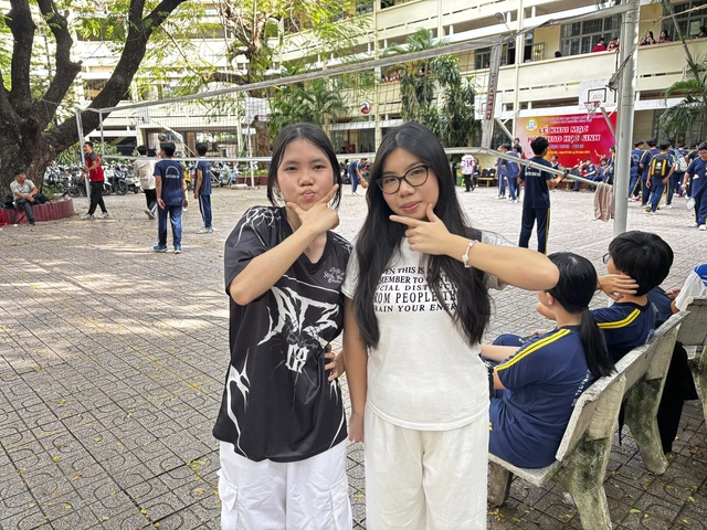 Teen Trường THPT Nguyễn Công Trứ tự tin khoe vũ đạo trong Ngày thứ Sáu vui vẻ- Ảnh 4.