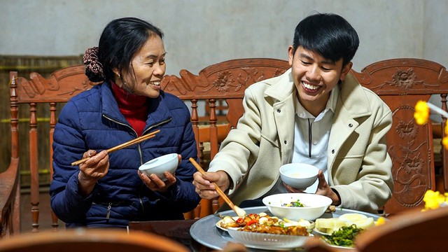 Meet the man who showcases his mom’s cooking at the Forbes Under 30 Summit Asia 2025 - Ảnh 6. Meet the man who showcases his mom’s cooking at the Forbes Under 30 Summit Asia 2025 - Ảnh 5.