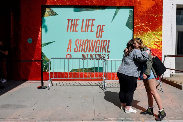 Taylor Swift's 'Life of a Showgirl' presents pop phenomenon at the peak of her power - Ảnh 3.