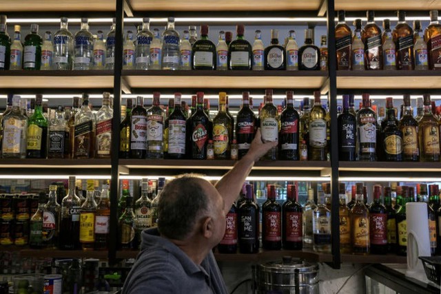 Caipirinhas cancelled: Brazil on alert over deadly drinks- Ảnh 1. Caipirinhas cancelled: Brazil on alert over deadly drinks- Ảnh 1.