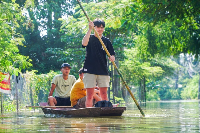 Hanoi prepares for storm Matmo with possible school closures, remote work- Ảnh 1.
