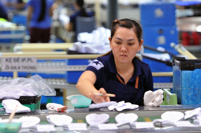 Vietnam’s footwear exports to US fell 27% in Sept amid Trump tariffs- Ảnh 1.