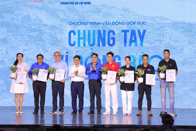 Triệu trái tim chung tay vì đồng bào bị ảnh hưởng bởi bão số 10- Ảnh 4.