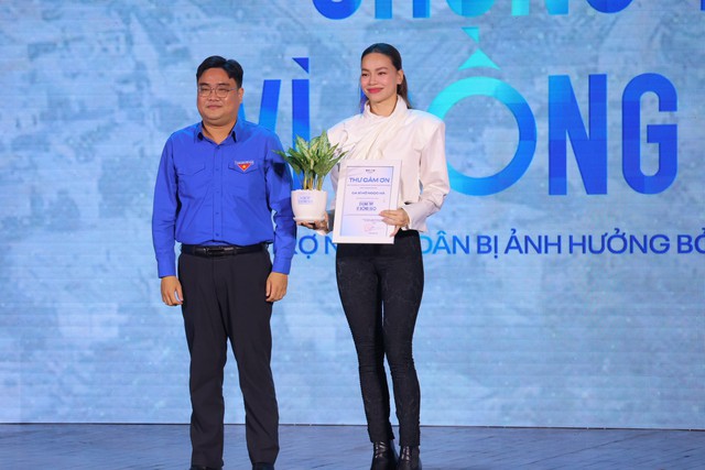 Triệu trái tim chung tay vì đồng bào bị ảnh hưởng bởi bão số 10- Ảnh 14.
