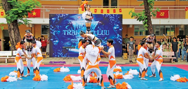 Lightning Cheerleading team Câu lạc bộ của kỹ thuật và kỷ luật - Ảnh 2.