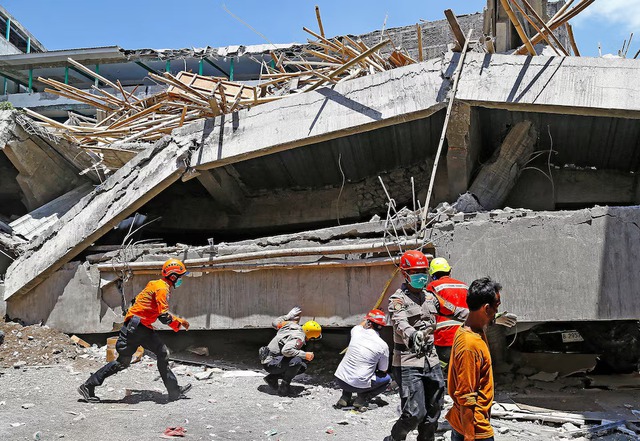 Indonesia ends search for victims of boarding school collapse, 61 dead- Ảnh 1. Indonesia ends search for victims of boarding school collapse, 61 dead- Ảnh 1.