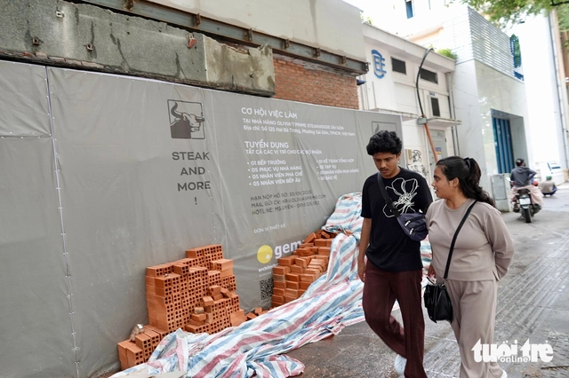Vietnam telecom firm removes ‘Russian Market’ sign amid cultural concerns in Ho Chi Minh City- Ảnh 5. Vietnam telecom firm removes ‘Russian Market’ sign amid cultural concerns in Ho Chi Minh City- Ảnh 5.
