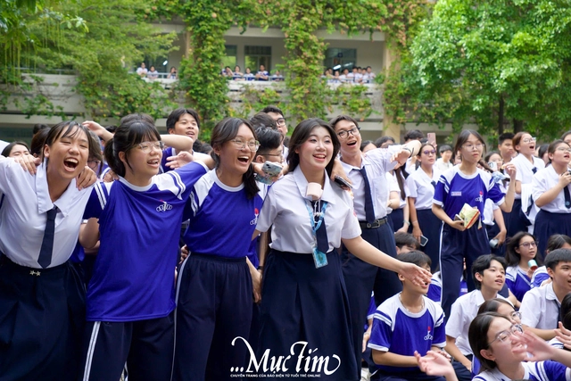 Teen Trường THPT Phú Nhuận biến giờ ra chơi thành mini show âm nhạc- Ảnh 1.