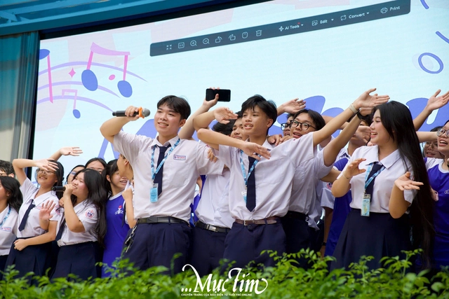 Teen Trường THPT Phú Nhuận biến giờ ra chơi thành mini show âm nhạc- Ảnh 6.