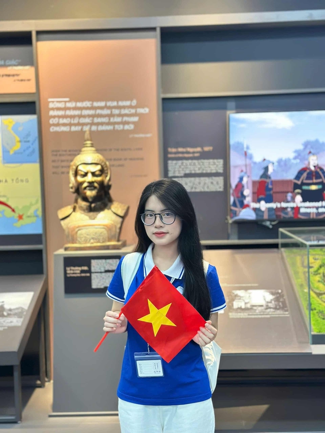 Sinh viên Hà Nội ứng phó với cảnh ngập úng do mưa bão- Ảnh 11.