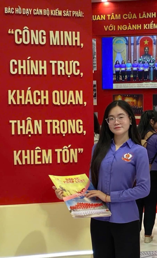 Sinh viên Hà Nội ứng phó với cảnh ngập úng do mưa bão- Ảnh 10.
